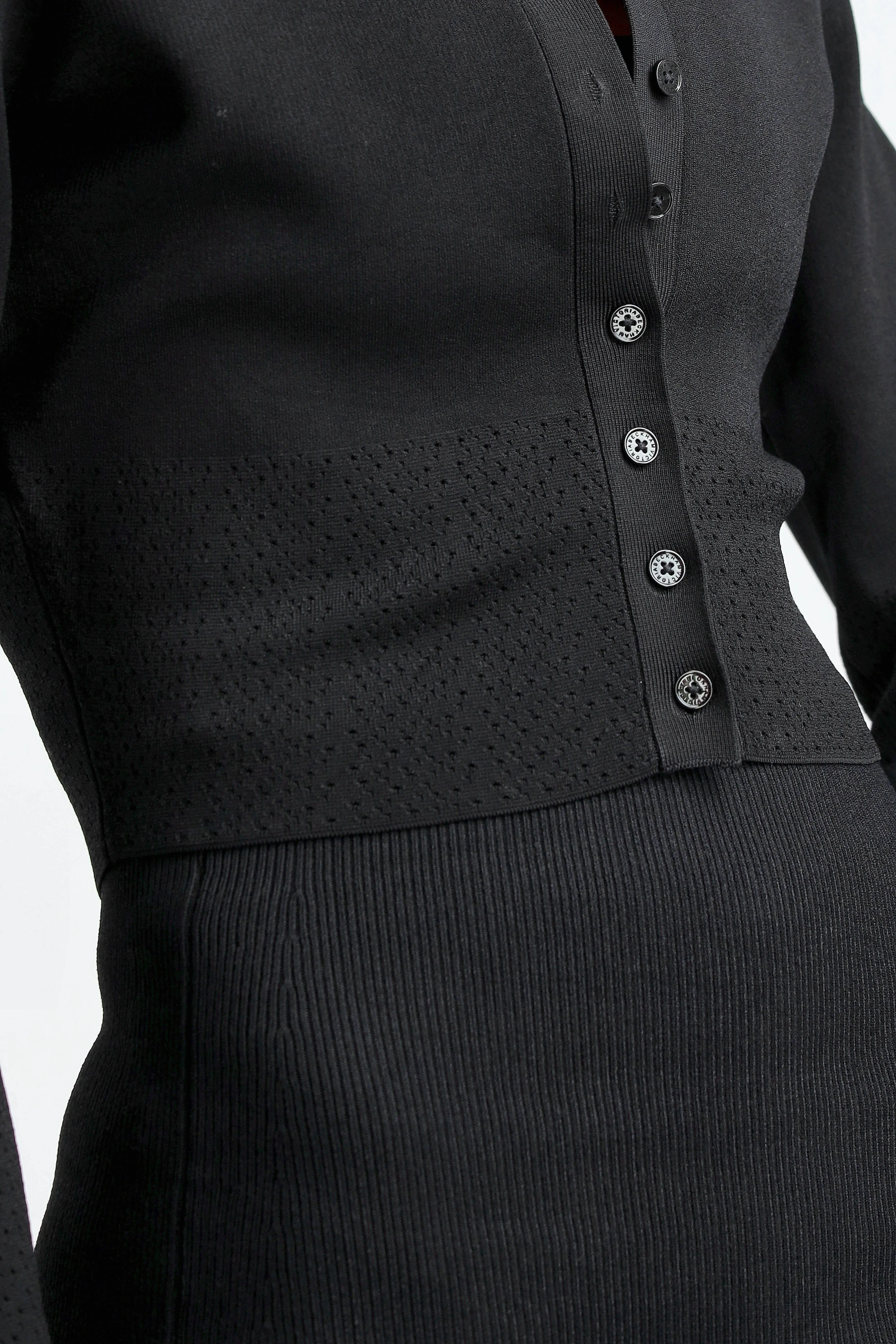 Cardigan Cropped Fitted in Schwarz