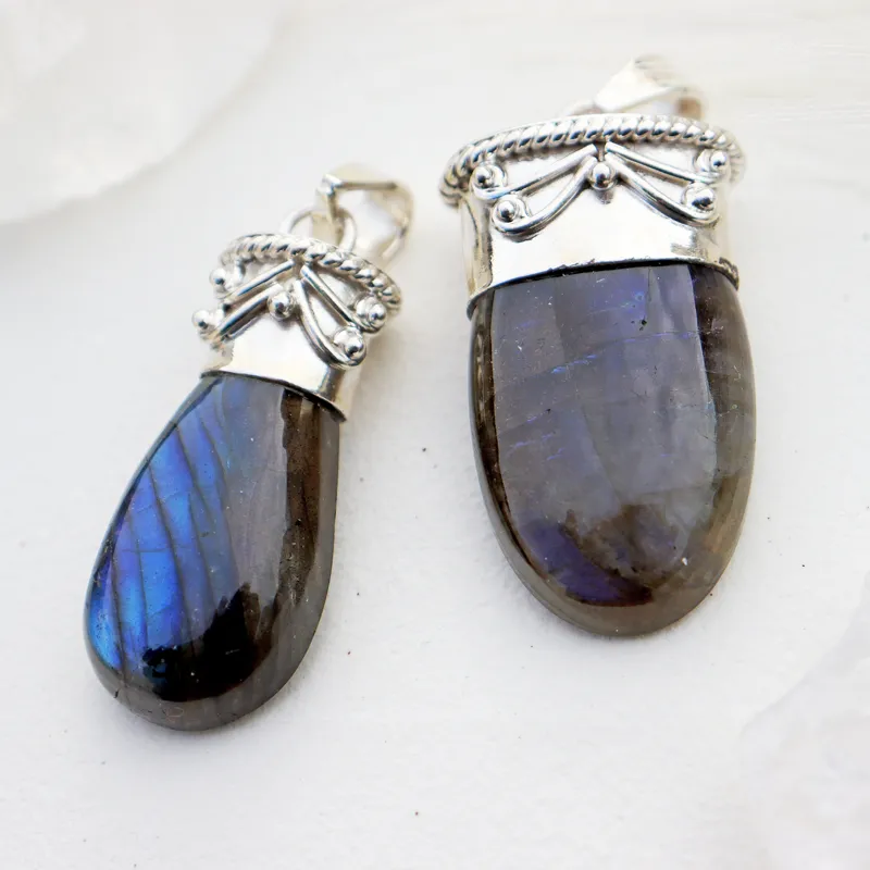 Rein Labradorite Bohemian Shard Pendant